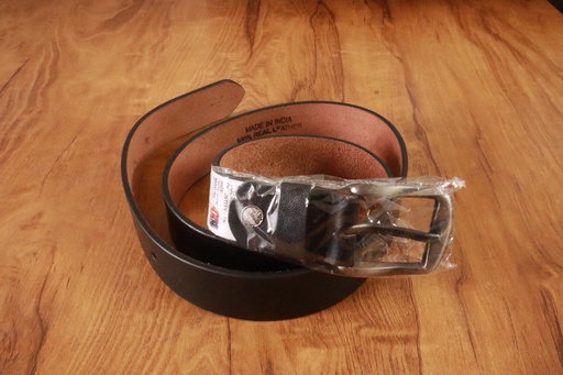 Elegance: The Essential Black Men’s Leather Belt