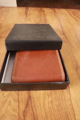 Brown Leather Wallet – Premium Craftsmanship